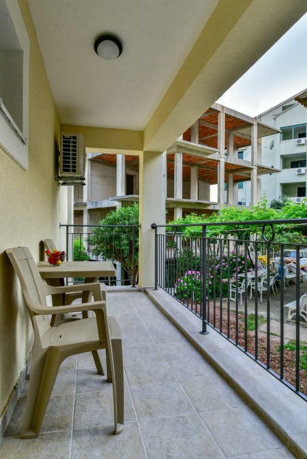 Apartmani Marina Kopitovic Petrovac Exterior foto